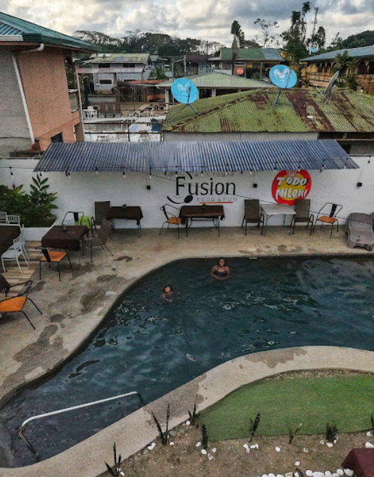Piscina y terraza de Restobar Fusion